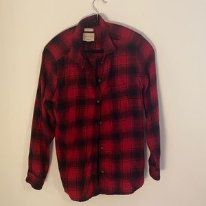 American eagle boyfriend fit red and black plaid flannel (size medium)